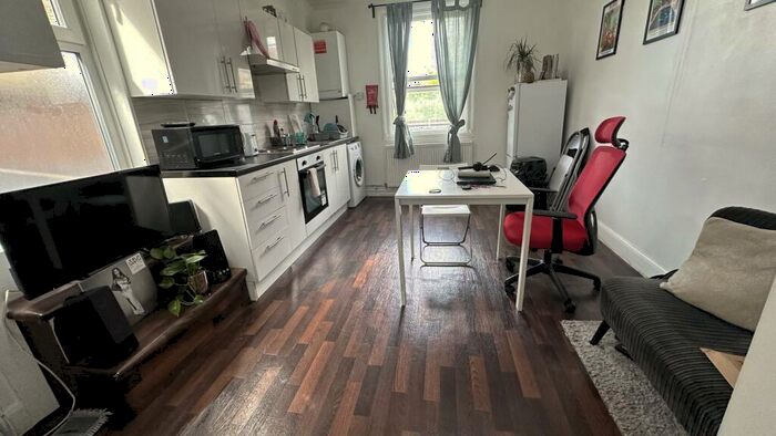 2 Bedroom Flat To Rent In Green Lanes, Haringey, N4