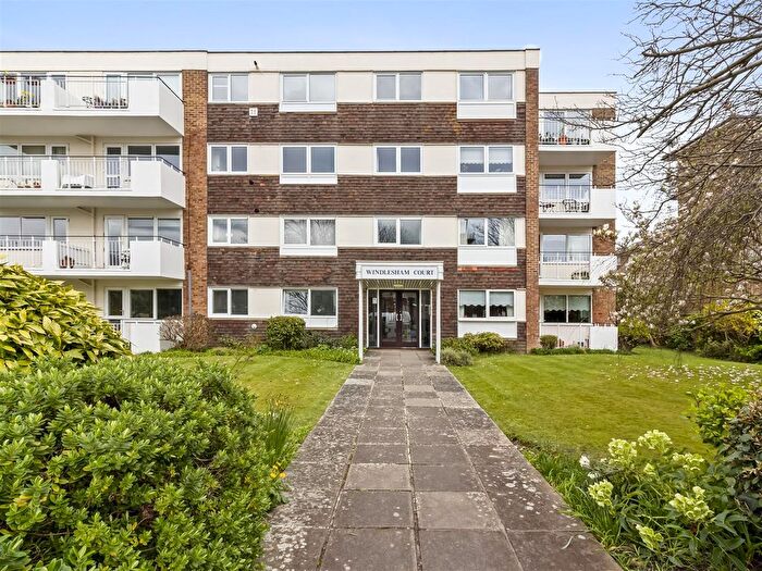 2 Bedroom Flat For Sale In Grand Avenue, Worthing, BN11