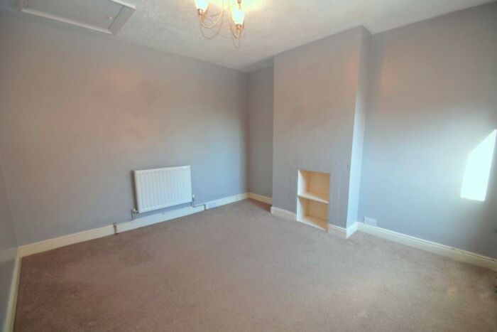 3 Bedroom Terraced House To Rent In York Road, Kettering, NN16