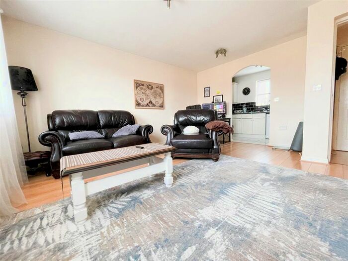 2 Bedroom Flat To Rent In Lennox Close, Chafford Hundred, Grays, RM16