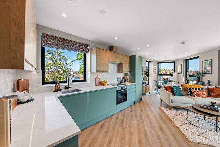 3 Bedroom Flat For Sale In Station Parade, Boston Manor Road, Brentford, TW8