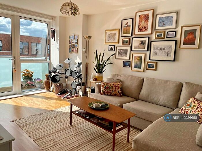 1 Bedroom Flat To Rent In Bathurst Square, London, N15