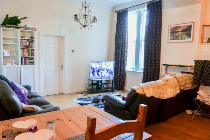 2 Bedroom Apartment To Rent In Otley Road, Leeds, West Yorkshire, LS6