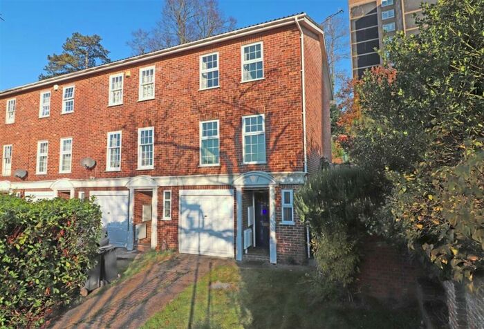 3 Bedroom Terraced House To Rent In Furze Close, Redhill, RH1