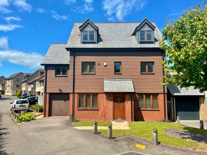 5 Bedroom Detached House To Rent In Hunsbury Chase, Broughton, MK10