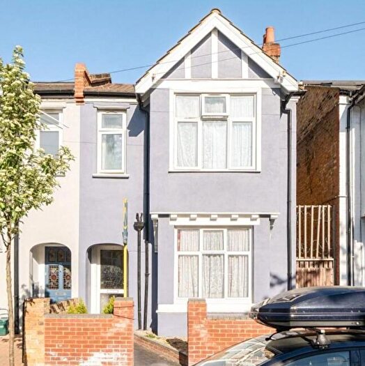 4 Bedroom Terraced House For Sale In Willcott Road, London, W3