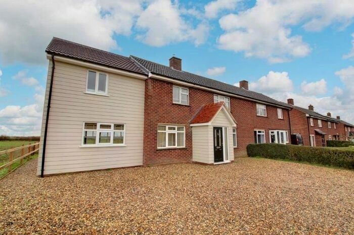 4 Bedroom Semi-Detached House To Rent In Middlewood Way, Forward Green, IP14