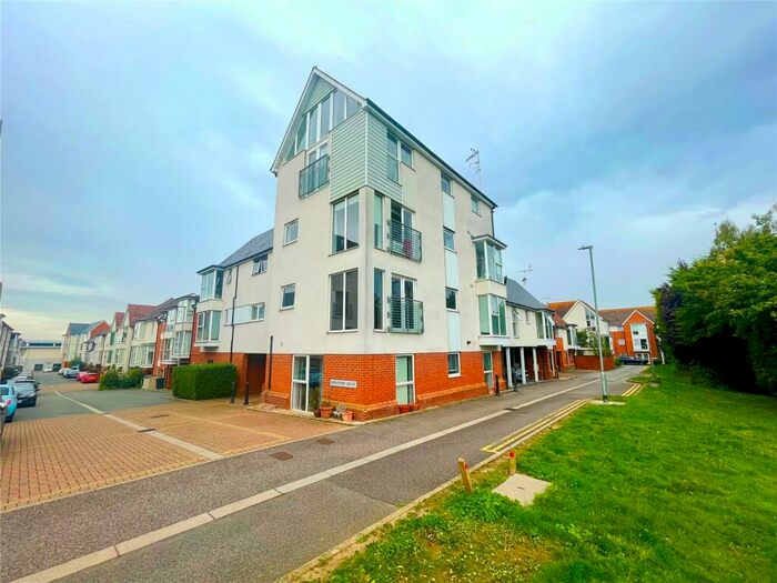 2 Bedroom Flat To Rent In Montfort Drive, Chelmsford, Essex, CM2
