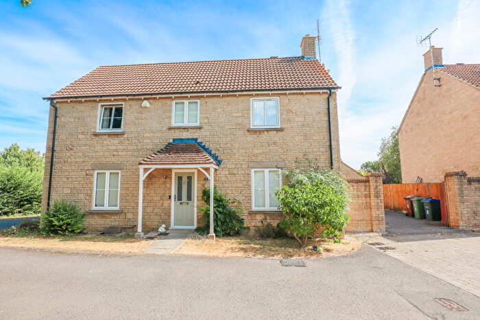 4 Bedroom Detached House For Sale In Tench Road, Calne, SN11