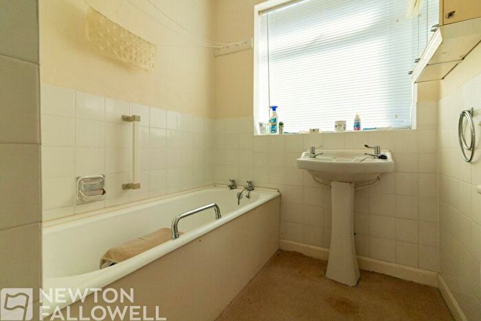 2 Bedroom Bungalow For Sale In Mill Close, North Leverton, DN22
