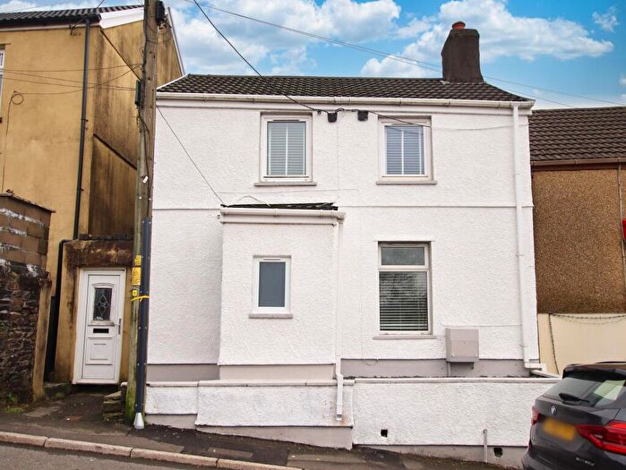 3 Bedroom Detached House For Sale In Collenna Road, Tonyrefail, CF39