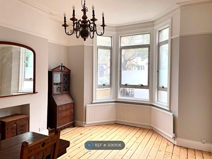 2 Bedroom Flat To Rent In Maida Hill, London, W9