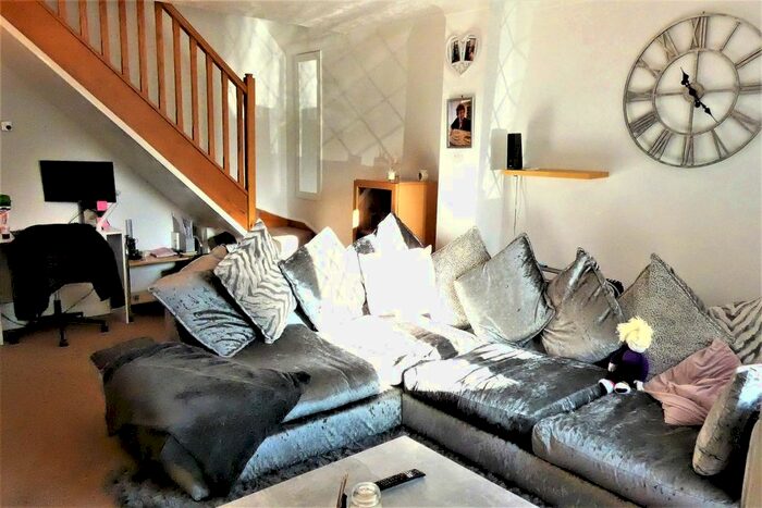 2 Bedroom End Of Terrace House To Rent In Kendal Close, Feltham, TW14