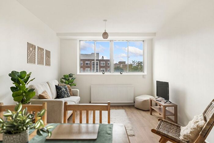 1 Bedroom Flat For Sale In Upper Richmond Road, London, SW15