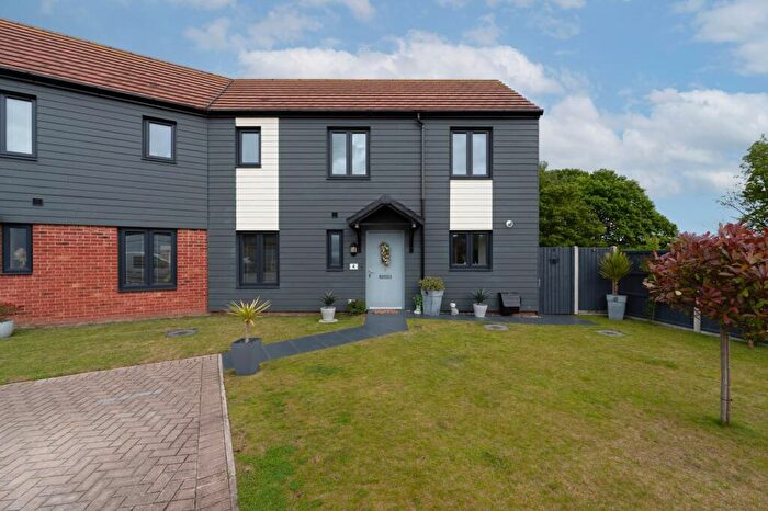 3 Bedroom Semi-Detached House For Sale In Peacock Drive, Bradwell, NR31