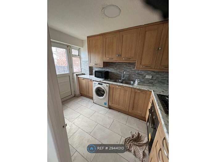 3 Bedroom Terraced House To Rent In Woodrush Way, Romford, RM6