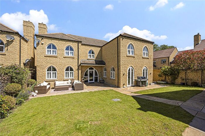 5 Bedroom Detached House For Sale In Barnard Crescent, Broadway, Worcestershire, WR12