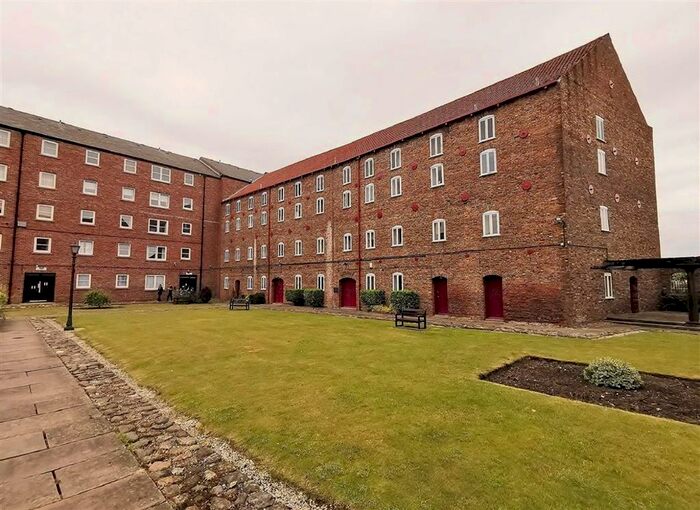 2 Bedroom Flat To Rent In Pease Court, High Street, Hull HU1