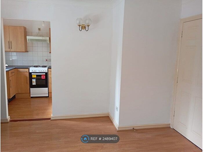 2 Bedroom Flat To Rent In Jetty Walk, Grays, RM17