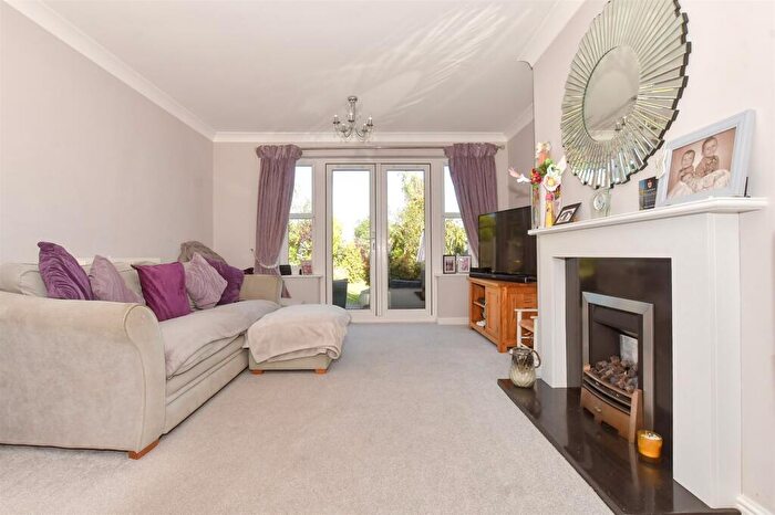 4 Bedroom Chalet For Sale In Mill Lane, Shepherdswell, Kent, CT15