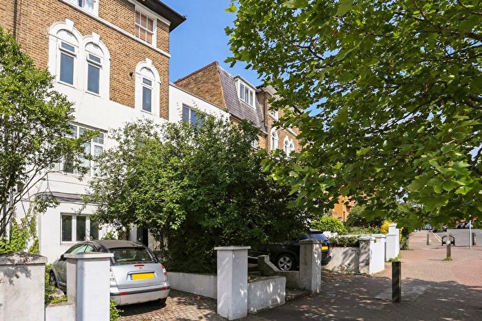 1 Bedroom Flat To Rent In Merton Road, London, SW18