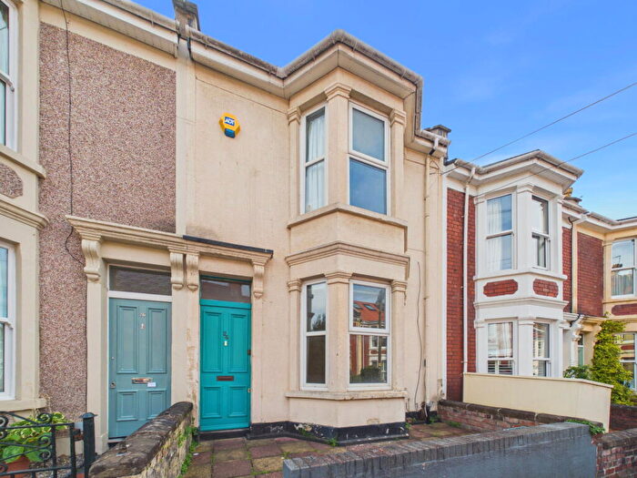 3 Bedroom Terraced House For Sale In Hamilton Road, Southville, Bristol, BS3