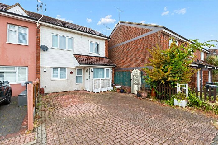3 Bedroom End Of Terrace House For Sale In Edinburgh Way, Pitsea, Basildon, Essex, SS13