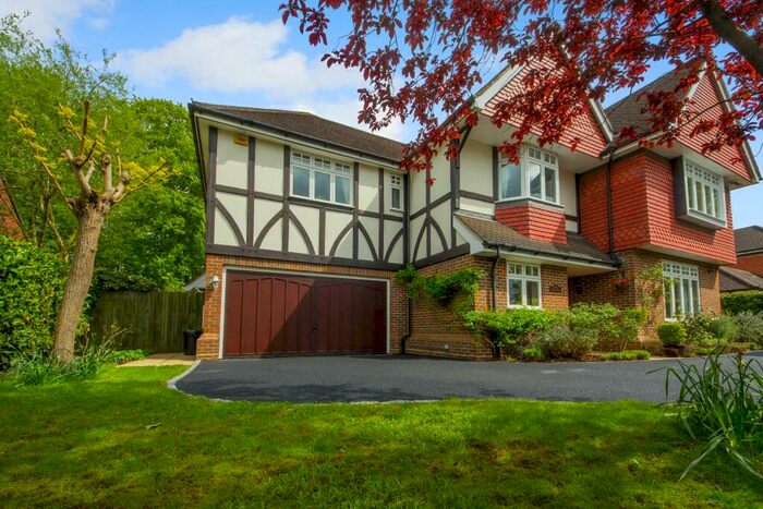 5 Bedroom Detached House To Rent In West Byfleet, KT14