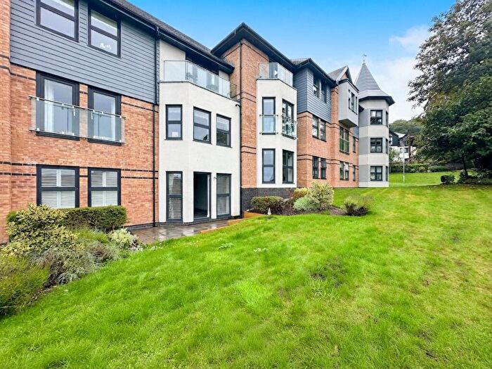 3 Bedroom Apartment For Sale In Pwllycrochan Avenue, Colwyn Bay, Conwy, LL29