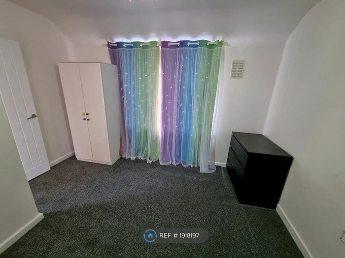 2 Bedroom End Of Terrace House To Rent In Arden Crescent, Dagenham, RM9