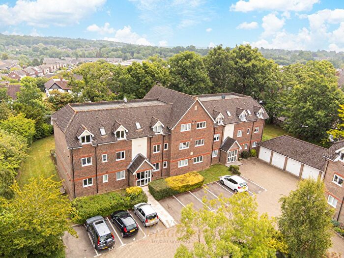 2 Bedroom Flat For Sale In Twyhurst Court, East Grinstead, RH19