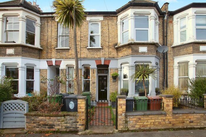 2 Bedroom Flat To Rent In Richmond Road, E11