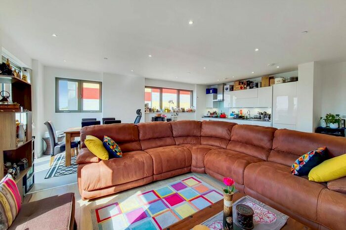 2 Bedroom Flat To Rent In Galley House, Gallions Reach, London, E16