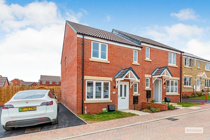 3 Bedroom House To Rent In Kamper Close, Weldon, NN17