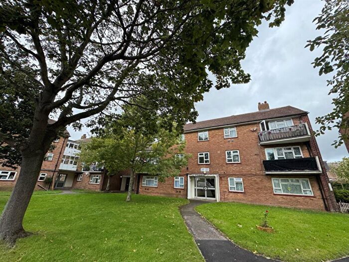 2 Bedroom Flat For Sale In Eastern Road, Portsmouth, PO3