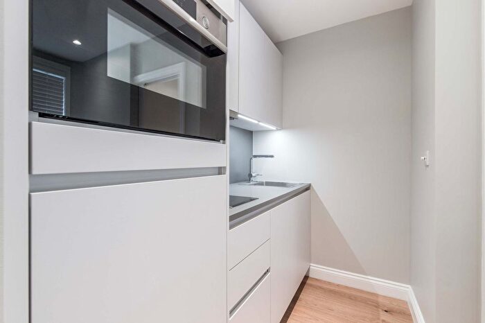 Studio To Rent In Warwick Road, London, SW5