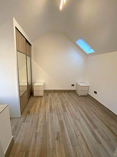 1 Bedroom Coach House To Rent In Corporation Road, Cardiff(City), CF11