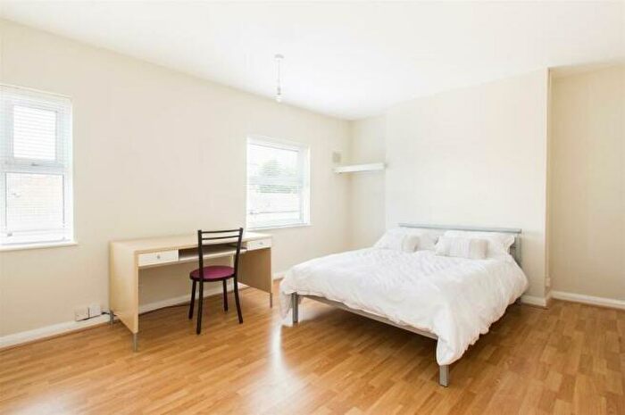 3 Bedroom Flat To Rent In Portland Road, Nottingham, Nottinghamshire, NG7