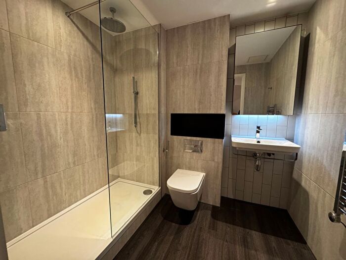 3 Bedroom Flat To Rent In Nobel Way, Manchester, M1