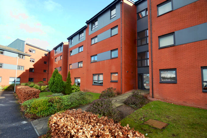 2 Bedroom Flat To Rent In Clarkston Road, Muirend, G44