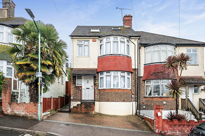4 Bedroom Semi Detached House For Sale In Three Floors, Four Bedrooms And Seriously Deceptive Space., ME7
