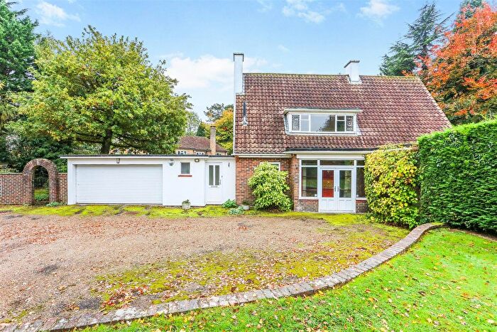 3 Bedroom Detached House For Sale In Coulsdon Lane, Chipstead, Coulsdon, CR5