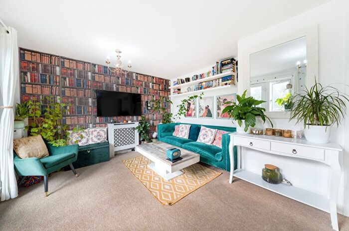 1 Bedroom Flat For Sale In Foundry Court, Mill Street, Slough, SL2