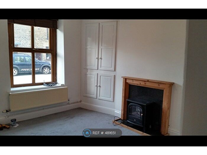2 Bedroom End Of Terrace House To Rent In High Street West, Glossop, SK13