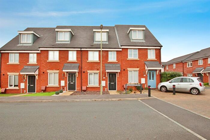 3 Bedroom Town House For Sale In Firecracker Drive, Locks Heath, SO31