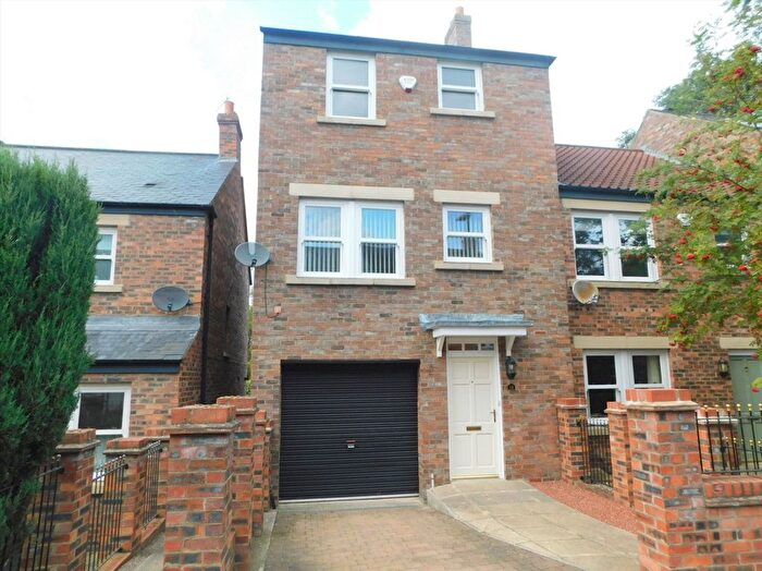 3 Bedroom Semi-Detached House To Rent In The Sidings, Gilesgate, Durham City, DH1