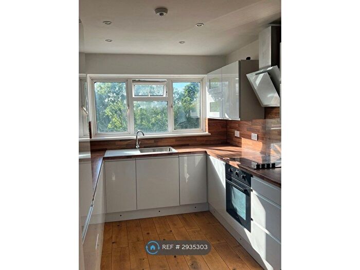 2 Bedroom Flat To Rent In Carters Hill Close, London, SE9