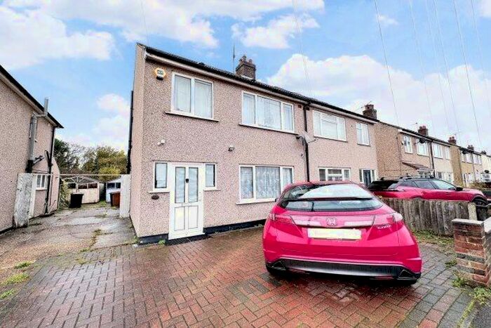 3 Bedroom Property To Rent In Bruce Grove, Chelmsford, CM2