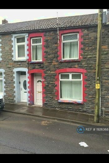 4 Bedroom Terraced House To Rent In Brynhfyd, Cwmaman, CF44