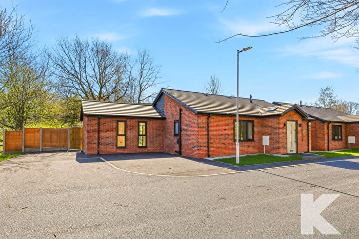 3 Bedroom Detached Bungalow For Sale In Kingfisher Hollow, Chadderton Fold, Oldham, OL1